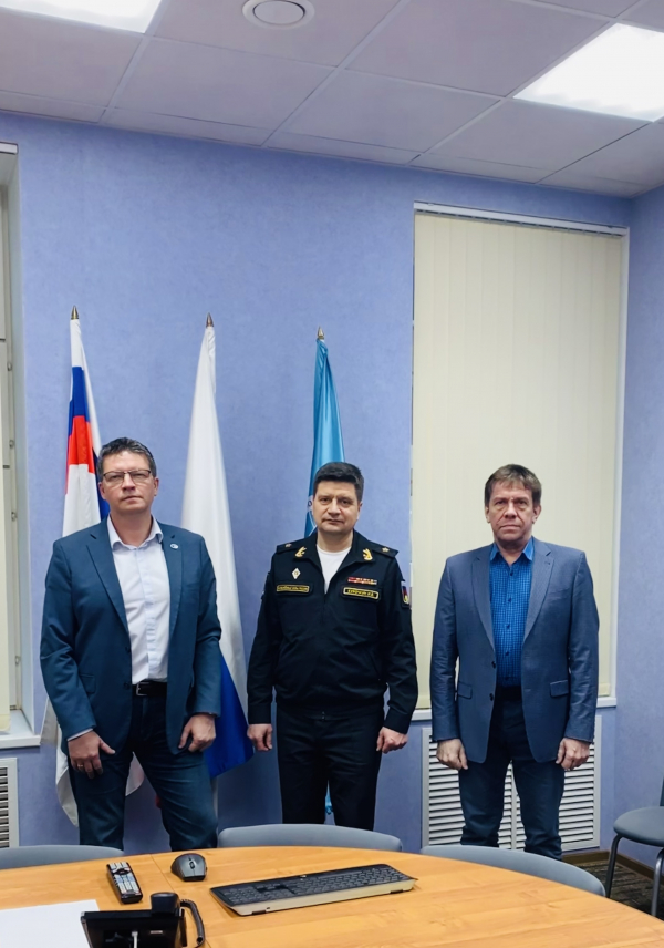 Полярный филиал ВНИРО посетил контр-адмирал Игорь Курочкин